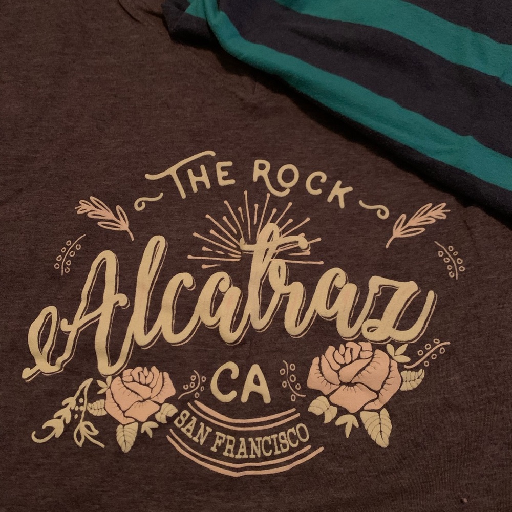 2 tshirts - Picture 2 of 2